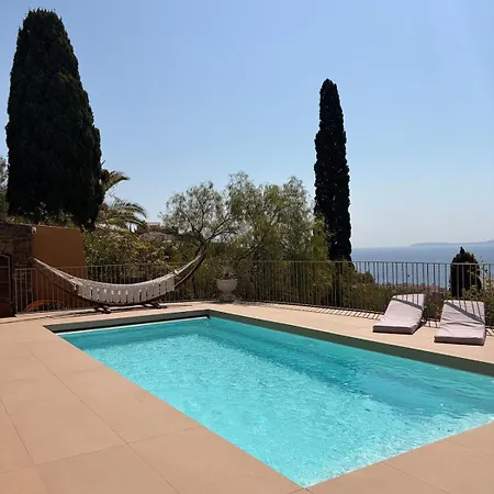 Villa Vue Avec Piscine, Centre à Pieds Le Lavandou