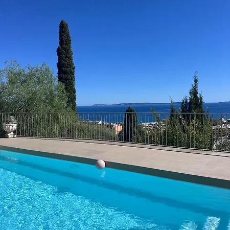 Vue Avec Piscine, Centre à Pieds *