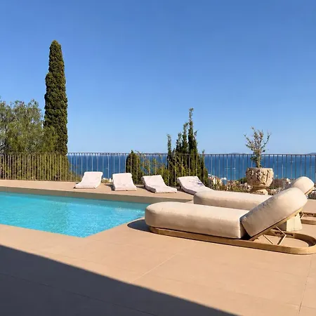 Vue Avec Piscine, Centre à Pieds Villa Le Lavandou