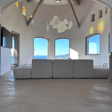 Vue Avec Piscine, Centre à Pieds Le Lavandou