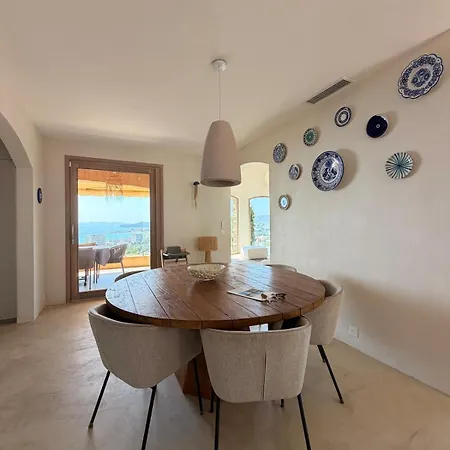 Vue Avec Piscine, Centre à Pieds Le Lavandou