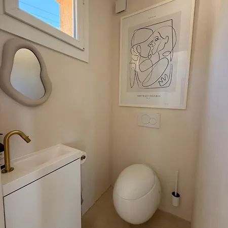 Vue Avec Piscine, Centre à Pieds * Le Lavandou