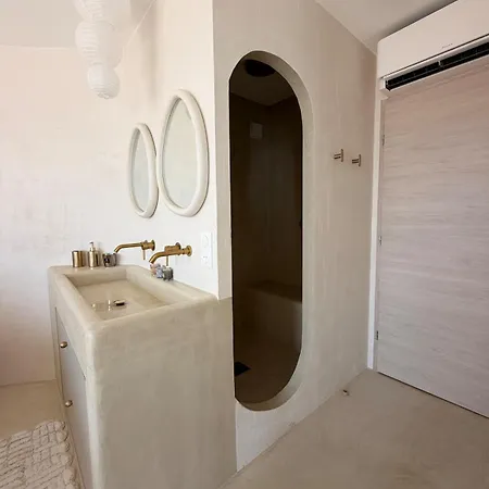 Vue Avec Piscine, Centre à Pieds * Le Lavandou