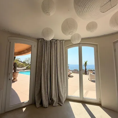 Villa Vue Avec Piscine, Centre à Pieds